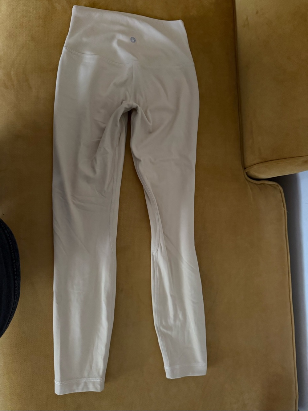 Woman lululemon athletica butter Cream HR 25in inseam size 4